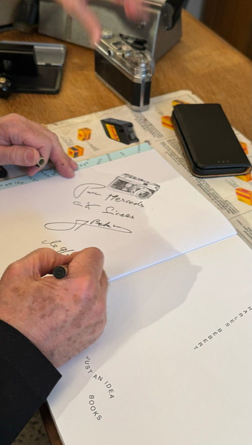 SIGNATURE CHARLES BÉBERT DANS SA BOUTIQUE